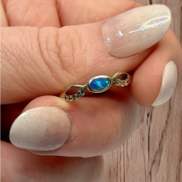 Jewelry - Elegant Blue and Gold Women's Ring natural black opal gold 10k